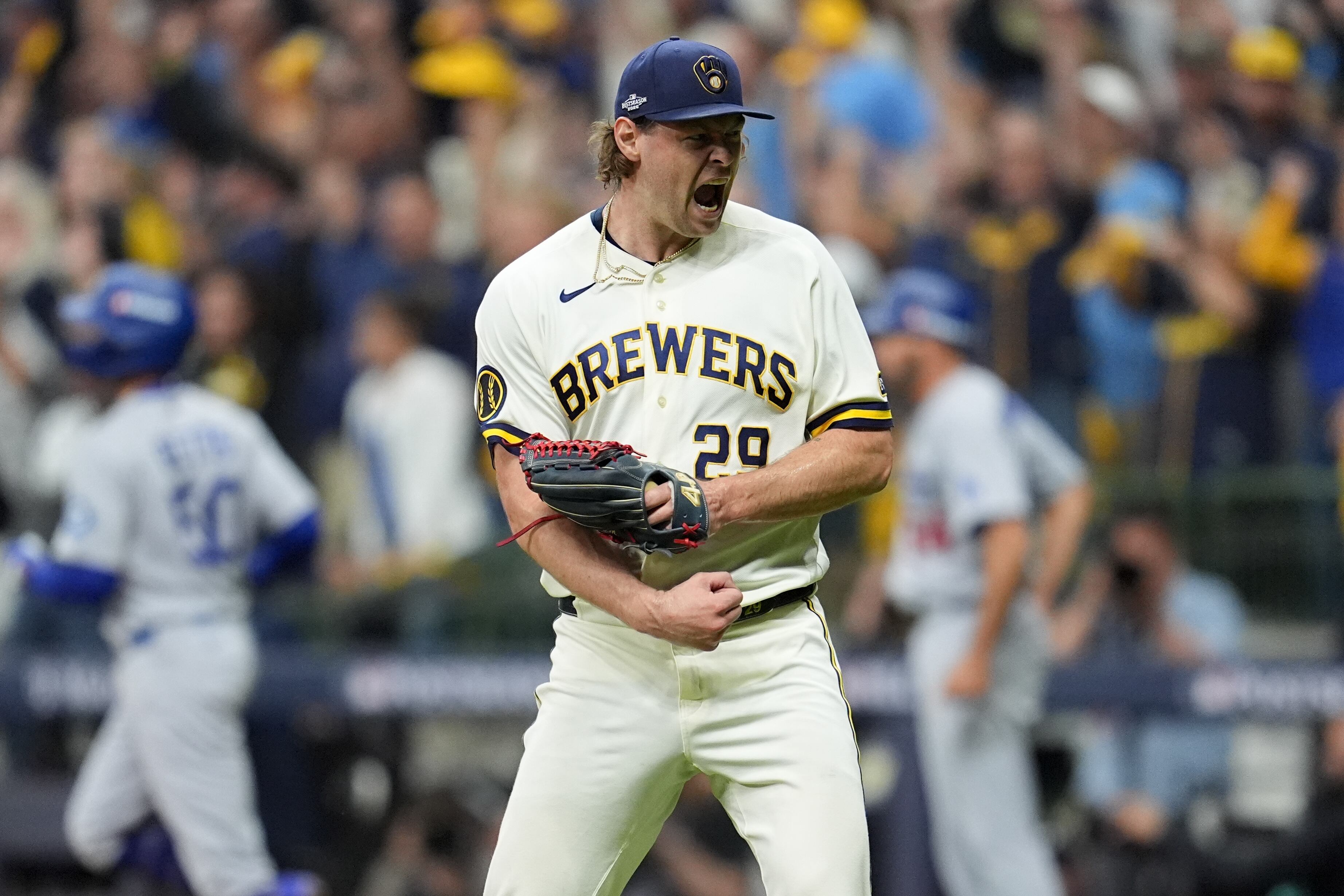 Brewers beat Dodgers 2-1 in NLCS Game 1