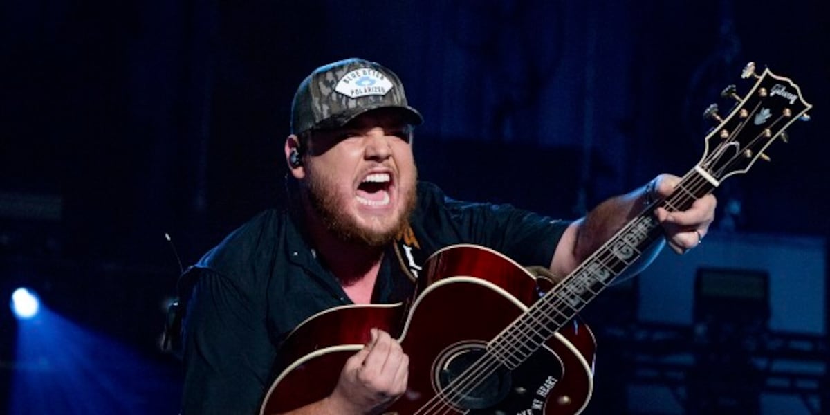 Luke Combs’ global tour includes Lambeau Field concert