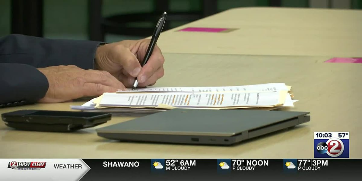 De Pere school board member calls for censure following outburst