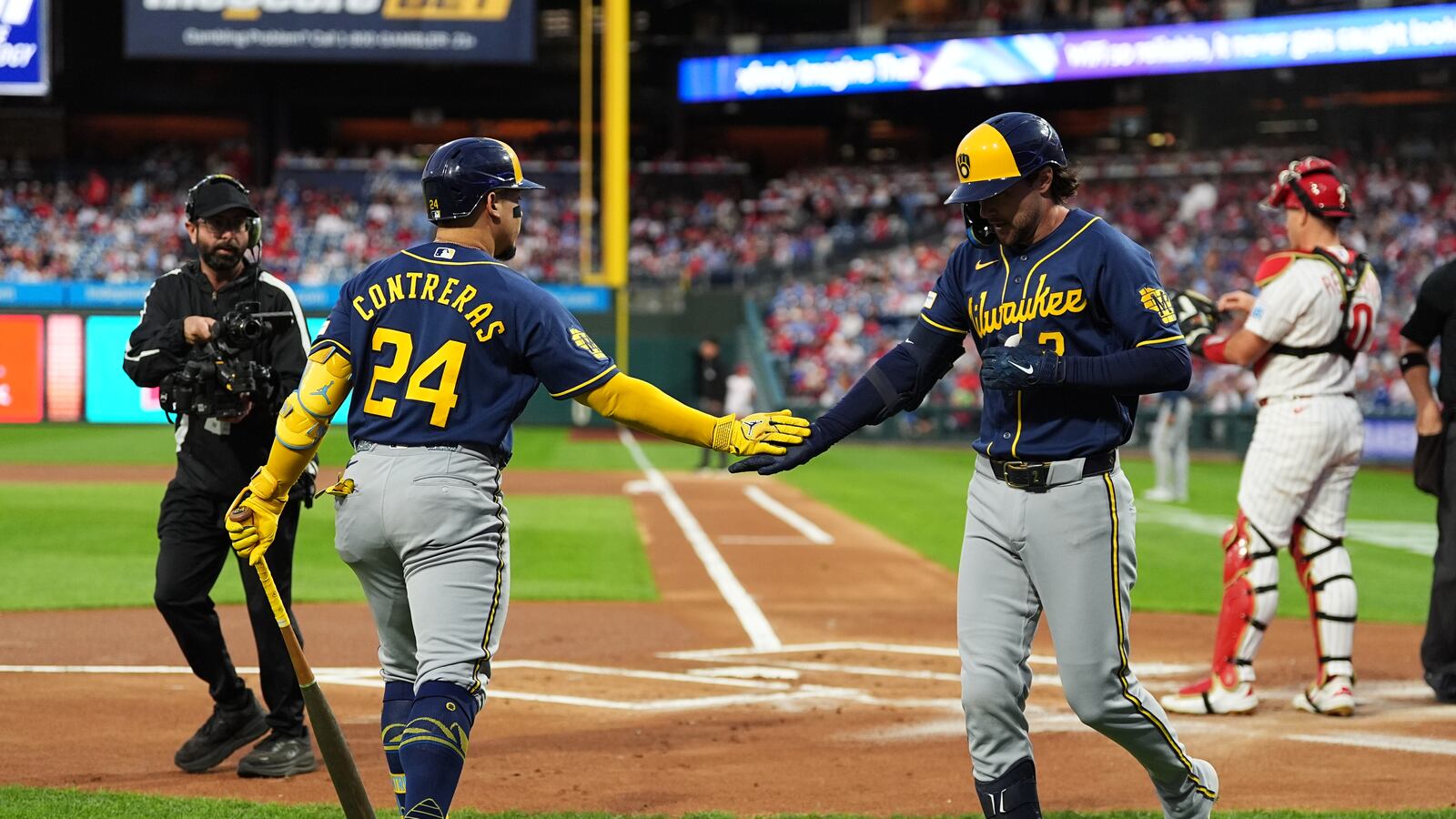 William Rourke Brewers notch 99th win, beating Phillies 4-1