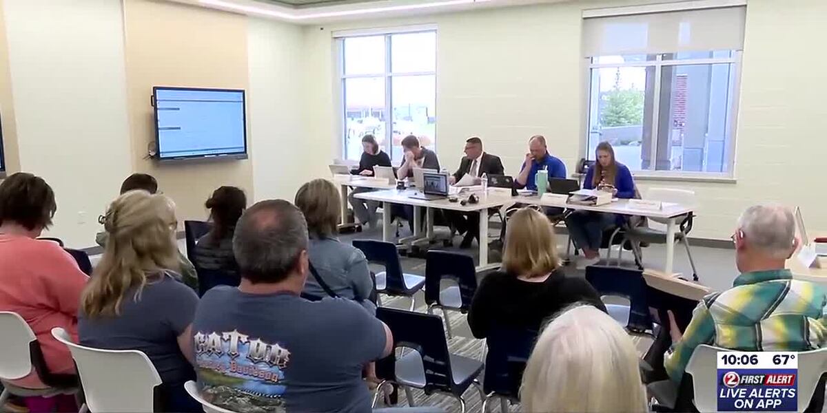 Wrightstown school board swears in two new board members