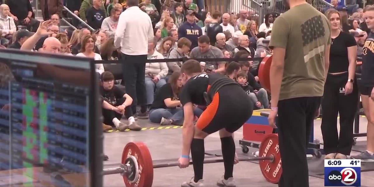 Wisconsin Powerlifting Wisconsin high school powerlifters competing for state titles in Appleton