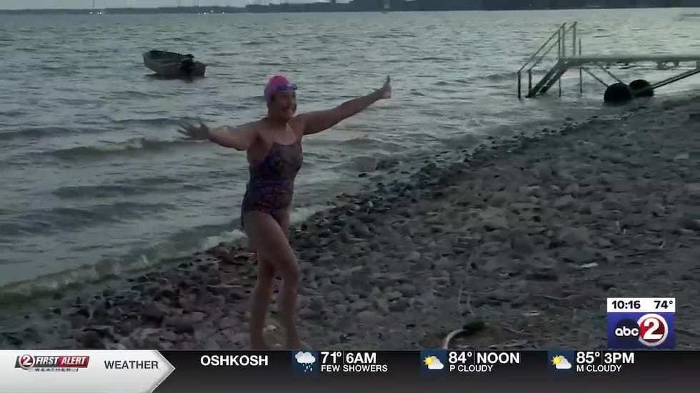 Delafield woman becomes first person to swim the length of Lake Winnebago