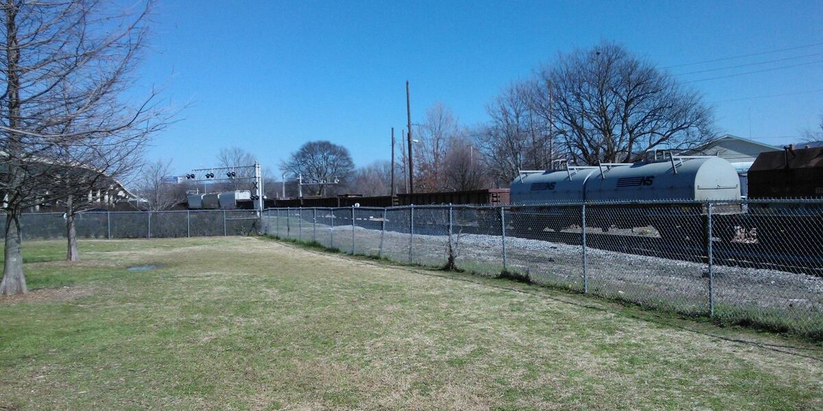 Stalled train causes traffic problems in Howard