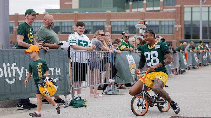 FILE - Green Bay Packers' linebacker Isaiah Simmons rides a bike to practice at the team's NFL...