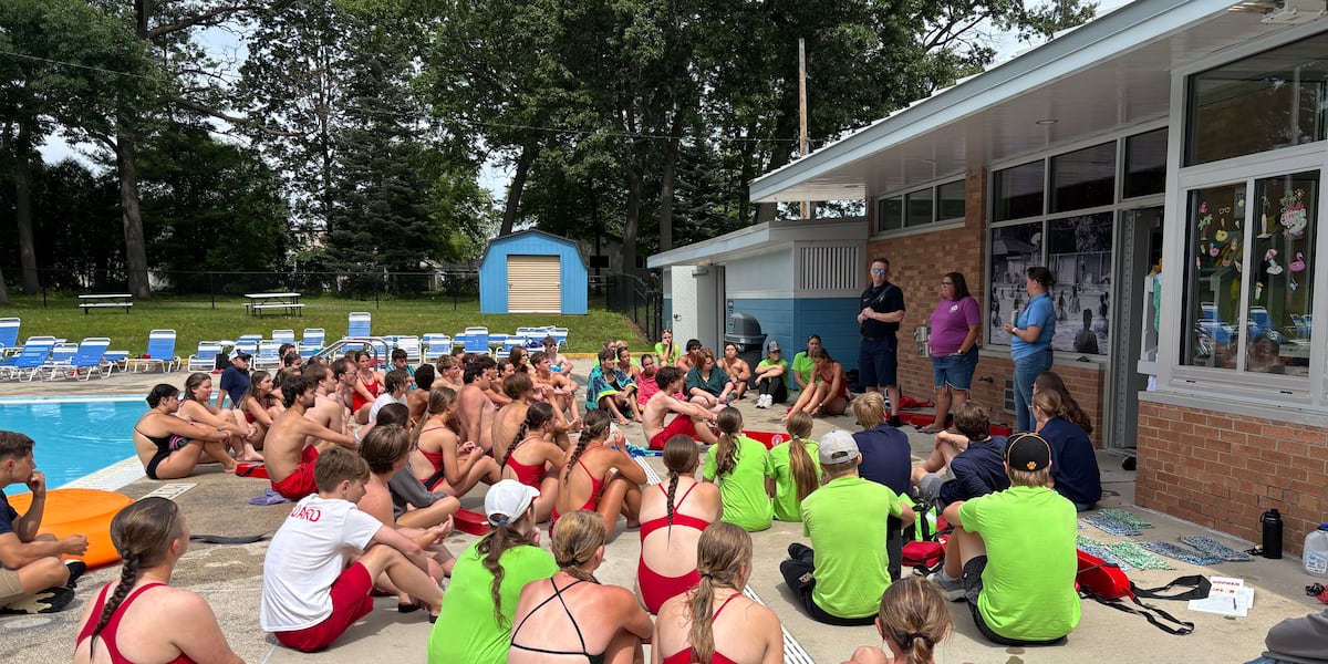 Green Bay firefighters, lifeguards train together at Colburn Park pool