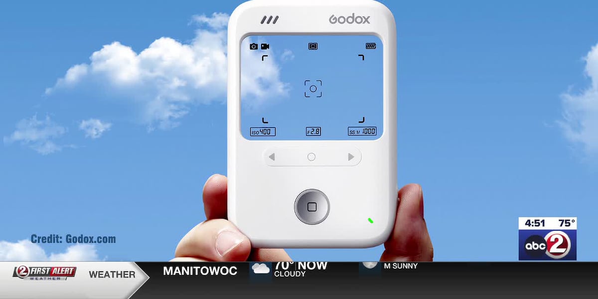 Digital camera forces users to live in the moment